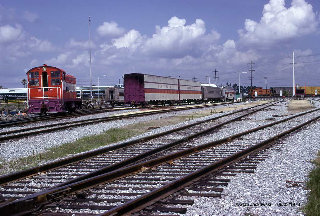 File:Estación Fiorito, ferrocarril Midland (desactivado)..jpg