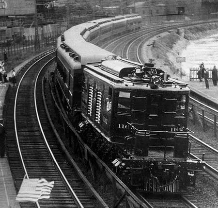 The Cardinals' Train Electric Locomoive